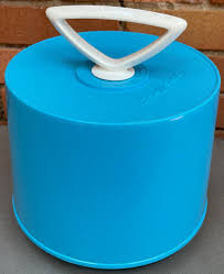 Image of blue plastic 45rpm record holder.